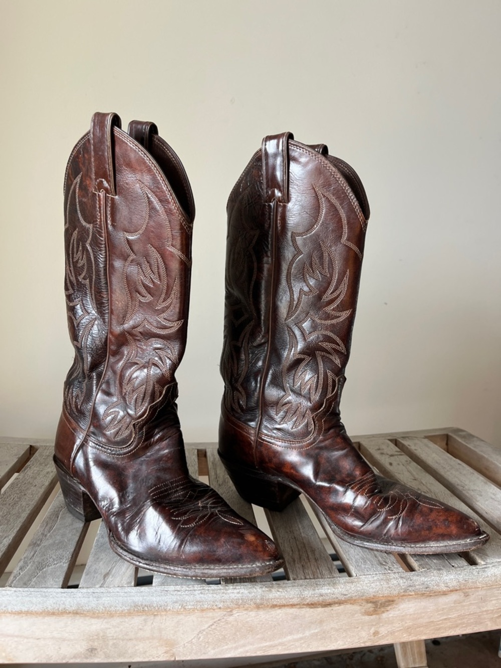 Vintage Justin 2220 Cowboy Boots Brown Leather Snip Toe 7B USA Western